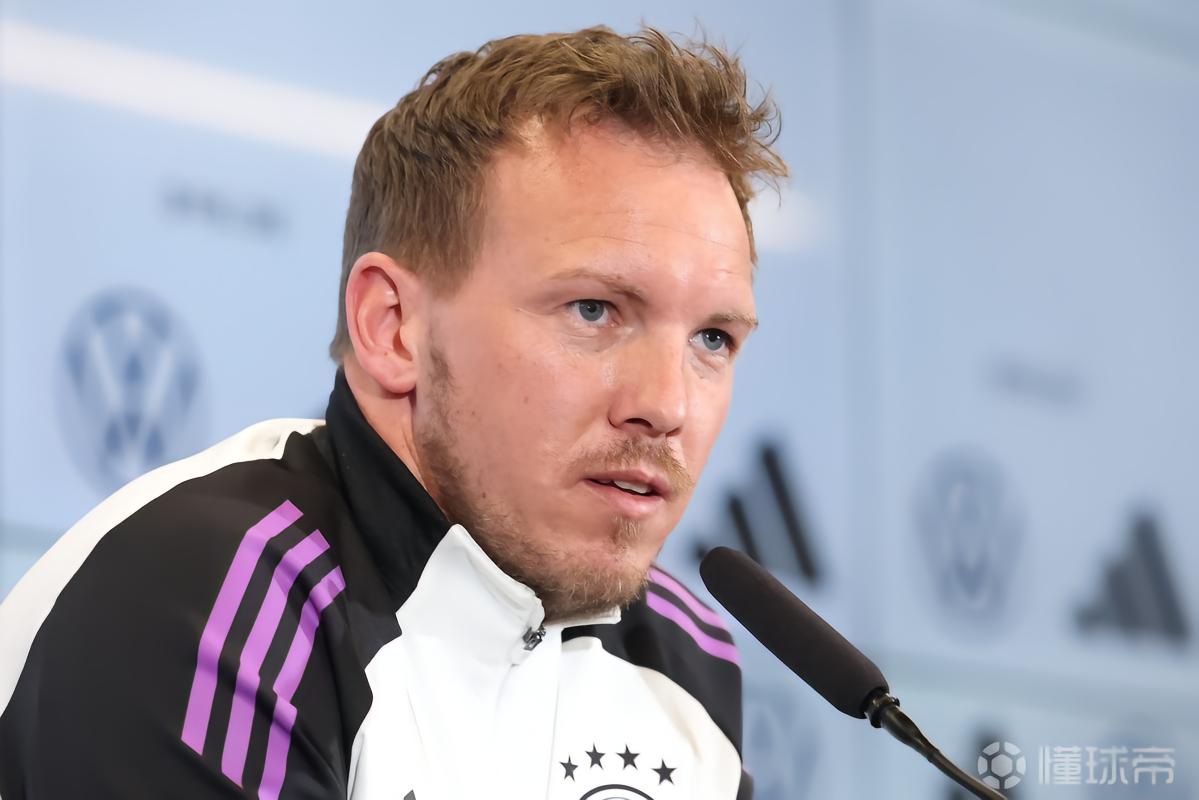 记者：曼联内部讨论聘请纳格尔斯曼的可能，但尚未有正式接触