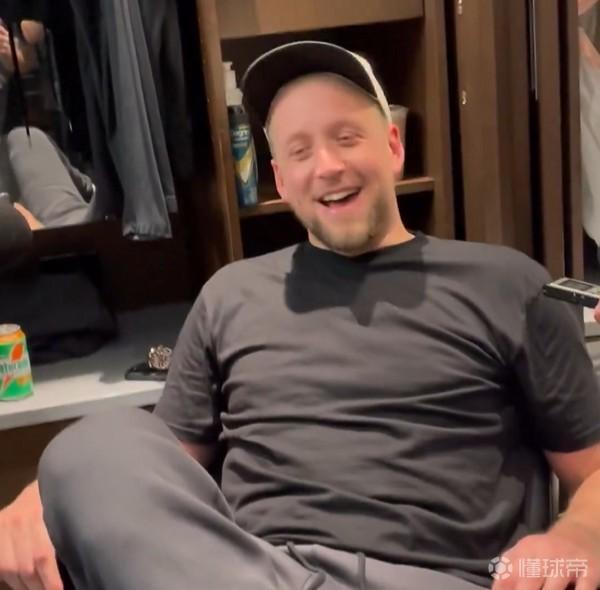 英格尔斯：我会在训练中扮演约基奇，去年我扮演过东契奇